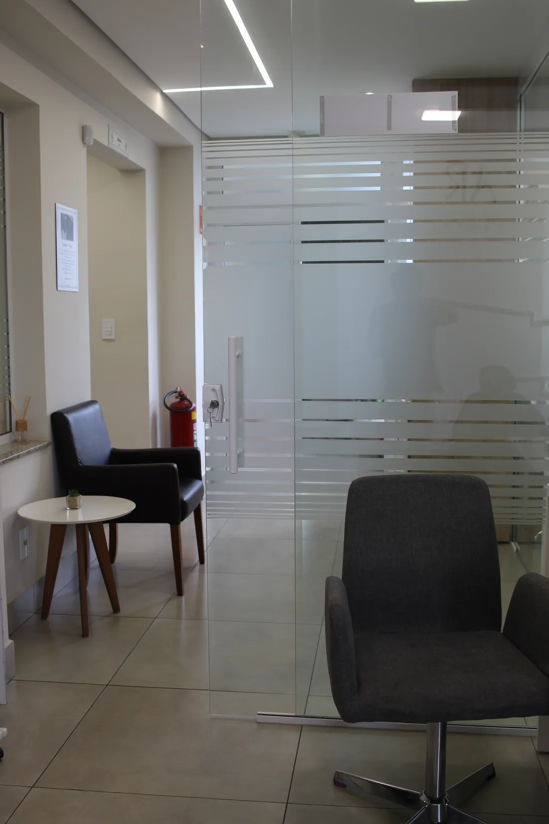 Sala de espera com poltronas